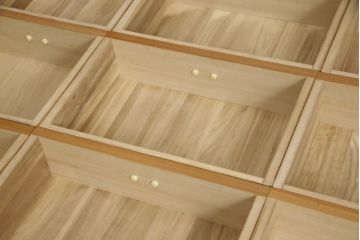 中古　屋久杉を使用した木の温もりあふれるサイドボード(サイドチェスト、収納箪笥、小物収納、引き出し)(定価約180万円)(R-060970)
