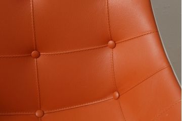 中古　美品　Cassinaixc.(カッシーナイクスシー)　Philippe Starck(フィリップ・スタルク)　246　PASSION(パシオン)　丸みのあるボディと華奢な脚のバランスが美しいアームチェア(ダイニングチェア、椅子、イス)(R-060971)