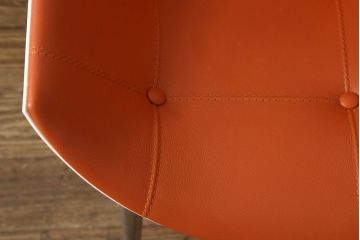 中古　美品　Cassinaixc.(カッシーナイクスシー)　Philippe Starck(フィリップ・スタルク)　246　PASSION(パシオン)　丸みのあるボディと華奢な脚のバランスが美しいアームチェア(ダイニングチェア、椅子、イス)(R-060971)