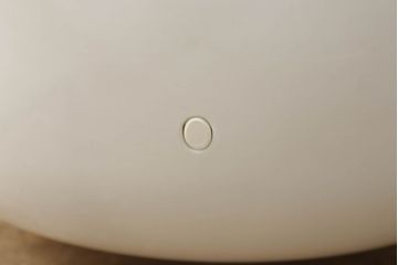 中古　美品　Cassinaixc.(カッシーナイクスシー)　Philippe Starck(フィリップ・スタルク)　246　PASSION(パシオン)　丸みのあるボディと華奢な脚のバランスが美しいアームチェア(ダイニングチェア、椅子、イス)(R-060971)