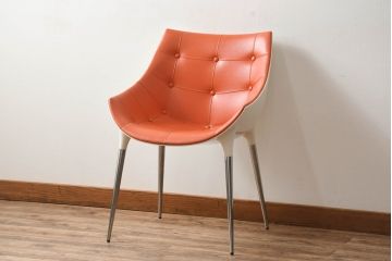 中古　美品　Cassinaixc.(カッシーナイクスシー)　Philippe Starck(フィリップ・スタルク)　246　PASSION(パシオン)　丸みのあるボディと華奢な脚のバランスが美しいアームチェア(ダイニングチェア、椅子、イス)(R-060971)