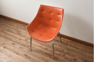 中古　美品　Cassinaixc.(カッシーナイクスシー)　Philippe Starck(フィリップ・スタルク)　246　PASSION(パシオン)　丸みのあるボディと華奢な脚のバランスが美しいアームチェア(ダイニングチェア、椅子、イス)(R-060971)