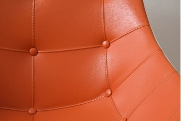 中古　美品　Cassinaixc.(カッシーナイクスシー)　Philippe Starck(フィリップ・スタルク)　246　PASSION(パシオン)　丸みのあるボディと華奢な脚のバランスが美しいアームチェア(ダイニングチェア、椅子、イス)(R-060971)