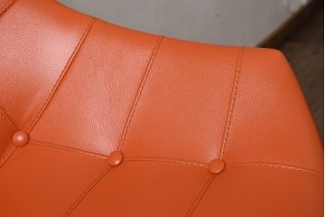 中古　美品　Cassinaixc.(カッシーナイクスシー)　Philippe Starck(フィリップ・スタルク)　246　PASSION(パシオン)　丸みのあるボディと華奢な脚のバランスが美しいアームチェア(ダイニングチェア、椅子、イス)(R-060971)