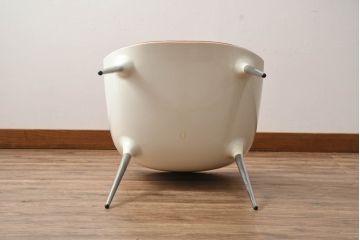 中古　美品　Cassinaixc.(カッシーナイクスシー)　Philippe Starck(フィリップ・スタルク)　246　PASSION(パシオン)　丸みのあるボディと華奢な脚のバランスが美しいアームチェア(ダイニングチェア、椅子、イス)(R-060971)