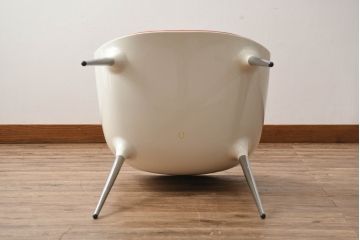 中古　美品　Cassinaixc.(カッシーナイクスシー)　Philippe Starck(フィリップ・スタルク)　246　PASSION(パシオン)　丸みのあるボディと華奢な脚のバランスが美しいアームチェア(ダイニングチェア、椅子、イス)(R-060971)