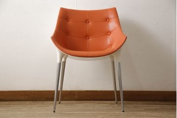 中古　美品　Cassinaixc.(カッシーナイクスシー)　Philippe Starck(フィリップ・スタルク)　246　PASSION(パシオン)　丸みのあるボディと華奢な脚のバランスが美しいアームチェア(ダイニングチェア、椅子、イス)(R-060972)