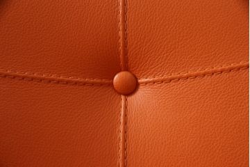 中古　美品　Cassinaixc.(カッシーナイクスシー)　Philippe Starck(フィリップ・スタルク)　246　PASSION(パシオン)　丸みのあるボディと華奢な脚のバランスが美しいアームチェア(ダイニングチェア、椅子、イス)(R-060972)