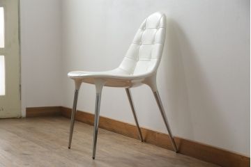 中古　美品　Cassinaixc.(カッシーナイクスシー)　Philippe Starck(フィリップ・スタルク)　245　CAPRICE(カプリス)　丸みのあるボディと華奢な脚のバランスが美しいアームレスチェア(ダイニングチェア、椅子、イス)(定価約17万円)(R-060973)
