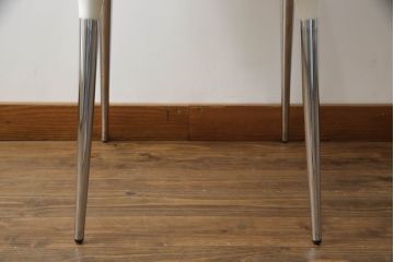 中古　美品　Cassinaixc.(カッシーナイクスシー)　Philippe Starck(フィリップ・スタルク)　245　CAPRICE(カプリス)　丸みのあるボディと華奢な脚のバランスが美しいアームレスチェア(ダイニングチェア、椅子、イス)(定価約17万円)(R-060974)