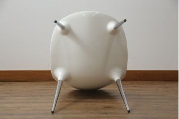 中古　美品　Cassinaixc.(カッシーナイクスシー)　Philippe Starck(フィリップ・スタルク)　245　CAPRICE(カプリス)　丸みのあるボディと華奢な脚のバランスが美しいアームレスチェア(ダイニングチェア、椅子、イス)(定価約17万円)(R-060974)