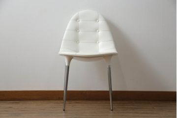 中古　美品　Cassinaixc.(カッシーナイクスシー)　Philippe Starck(フィリップ・スタルク)　245　CAPRICE(カプリス)　丸みのあるボディと華奢な脚のバランスが美しいアームレスチェア(ダイニングチェア、椅子、イス)(定価約17万円)(R-060975)