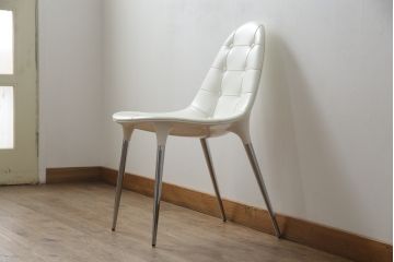 中古　美品　Cassinaixc.(カッシーナイクスシー)　Philippe Starck(フィリップ・スタルク)　245　CAPRICE(カプリス)　丸みのあるボディと華奢な脚のバランスが美しいアームレスチェア(ダイニングチェア、椅子、イス)(定価約17万円)(R-060975)