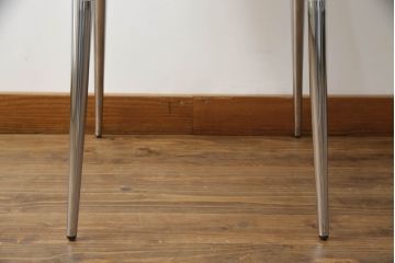 中古　美品　Cassinaixc.(カッシーナイクスシー)　Philippe Starck(フィリップ・スタルク)　245　CAPRICE(カプリス)　丸みのあるボディと華奢な脚のバランスが美しいアームレスチェア(ダイニングチェア、椅子、イス)(定価約17万円)(R-060975)