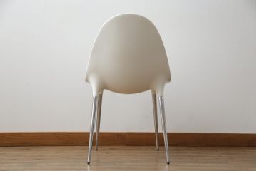中古　美品　Cassinaixc.(カッシーナイクスシー)　Philippe Starck(フィリップ・スタルク)　245　CAPRICE(カプリス)　丸みのあるボディと華奢な脚のバランスが美しいアームレスチェア(ダイニングチェア、椅子、イス)(定価約17万円)(R-060975)