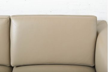 中古　展示品　超美品　Cassinaixc.(カッシーナイクスシー)　GRAB small(グラブ スモール)　シンプルで上質な空間づくりにおすすめの2人掛けソファ(2P、アームソファ、レザーソファ、本革ソファ)(定価約100万円)(R-060983)