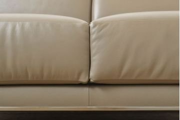 中古　展示品　超美品　Cassinaixc.(カッシーナイクスシー)　GRAB small(グラブ スモール)　シンプルで上質な空間づくりにおすすめの2人掛けソファ(2P、アームソファ、レザーソファ、本革ソファ)(定価約100万円)(R-060983)
