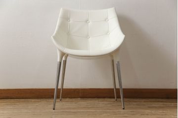 中古　展示品　超美品　Cassinaixc.(カッシーナイクスシー)　Philippe Starck(フィリップ・スタルク)　246　PASSION(パシオン)　本革　丸みのあるボディと華奢な脚のバランスが美しいアームチェア(ダイニングチェア、椅子、イス、レザー)(定価約21万円)(R-060984)