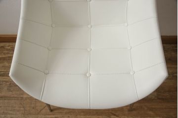 中古　展示品　超美品　Cassinaixc.(カッシーナイクスシー)　Philippe Starck(フィリップ・スタルク)　246　PASSION(パシオン)　本革　丸みのあるボディと華奢な脚のバランスが美しいアームチェア(ダイニングチェア、椅子、イス、レザー)(定価約21万円)(R-060984)