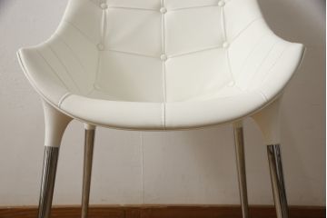 中古　展示品　超美品　Cassinaixc.(カッシーナイクスシー)　Philippe Starck(フィリップ・スタルク)　246　PASSION(パシオン)　本革　丸みのあるボディと華奢な脚のバランスが美しいアームチェア(ダイニングチェア、椅子、イス、レザー)(定価約21万円)(R-060984)