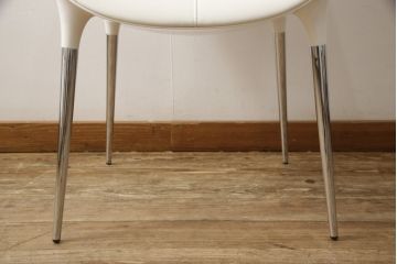 中古　展示品　超美品　Cassinaixc.(カッシーナイクスシー)　Philippe Starck(フィリップ・スタルク)　246　PASSION(パシオン)　本革　丸みのあるボディと華奢な脚のバランスが美しいアームチェア(ダイニングチェア、椅子、イス、レザー)(定価約21万円)(R-060984)