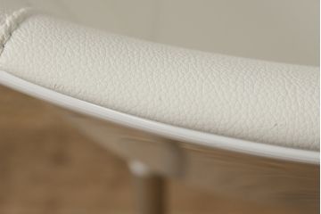 中古　展示品　超美品　Cassinaixc.(カッシーナイクスシー)　Philippe Starck(フィリップ・スタルク)　246　PASSION(パシオン)　本革　丸みのあるボディと華奢な脚のバランスが美しいアームチェア(ダイニングチェア、椅子、イス、レザー)(定価約21万円)(R-060984)