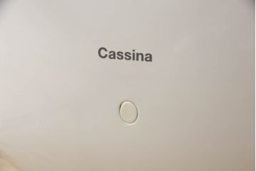 中古　展示品　超美品　Cassinaixc.(カッシーナイクスシー)　Philippe Starck(フィリップ・スタルク)　246　PASSION(パシオン)　本革　丸みのあるボディと華奢な脚のバランスが美しいアームチェア(ダイニングチェア、椅子、イス、レザー)(定価約21万円)(R-060984)