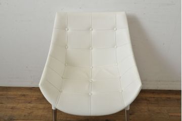 中古　展示品　超美品　Cassinaixc.(カッシーナイクスシー)　Philippe Starck(フィリップ・スタルク)　246　PASSION(パシオン)　本革　丸みのあるボディと華奢な脚のバランスが美しいアームチェア(ダイニングチェア、椅子、イス、レザー)(定価約21万円)(R-060985)