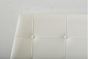 中古　展示品　超美品　Cassinaixc.(カッシーナイクスシー)　Philippe Starck(フィリップ・スタルク)　246　PASSION(パシオン)　本革　丸みのあるボディと華奢な脚のバランスが美しいアームチェア(ダイニングチェア、椅子、イス、レザー)(定価約21万円)(R-060985)