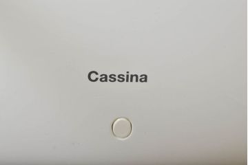 中古　展示品　超美品　Cassinaixc.(カッシーナイクスシー)　Philippe Starck(フィリップ・スタルク)　246　PASSION(パシオン)　本革　丸みのあるボディと華奢な脚のバランスが美しいアームチェア(ダイニングチェア、椅子、イス、レザー)(定価約21万円)(R-060985)