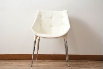 中古　展示品　超美品　Cassinaixc.(カッシーナイクスシー)　Philippe Starck(フィリップ・スタルク)　246　PASSION(パシオン)　本革　丸みのあるボディと華奢な脚のバランスが美しいアームチェア(ダイニングチェア、椅子、イス、レザー)(定価約21万円)(R-060985)