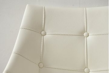中古　展示品　超美品　Cassinaixc.(カッシーナイクスシー)　Philippe Starck(フィリップ・スタルク)　246　PASSION(パシオン)　本革　丸みのあるボディと華奢な脚のバランスが美しいアームチェア(ダイニングチェア、椅子、イス、レザー)(定価約21万円)(R-060985)