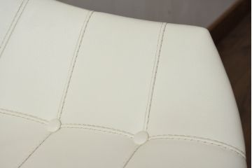 中古　展示品　超美品　Cassinaixc.(カッシーナイクスシー)　Philippe Starck(フィリップ・スタルク)　246　PASSION(パシオン)　本革　丸みのあるボディと華奢な脚のバランスが美しいアームチェア(ダイニングチェア、椅子、イス、レザー)(定価約21万円)(R-060985)