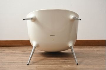 中古　展示品　超美品　Cassinaixc.(カッシーナイクスシー)　Philippe Starck(フィリップ・スタルク)　246　PASSION(パシオン)　本革　丸みのあるボディと華奢な脚のバランスが美しいアームチェア(ダイニングチェア、椅子、イス、レザー)(定価約21万円)(R-060985)