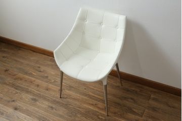 中古　展示品　超美品　Cassinaixc.(カッシーナイクスシー)　Philippe Starck(フィリップ・スタルク)　246　PASSION(パシオン)　本革　丸みのあるボディと華奢な脚のバランスが美しいアームチェア(ダイニングチェア、椅子、イス、レザー)(定価約21万円)(R-060986)