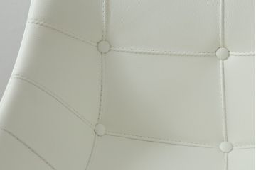 中古　展示品　超美品　Cassinaixc.(カッシーナイクスシー)　Philippe Starck(フィリップ・スタルク)　246　PASSION(パシオン)　本革　丸みのあるボディと華奢な脚のバランスが美しいアームチェア(ダイニングチェア、椅子、イス、レザー)(定価約21万円)(R-060986)