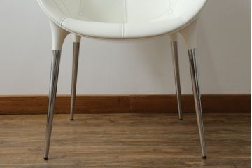 中古　展示品　超美品　Cassinaixc.(カッシーナイクスシー)　Philippe Starck(フィリップ・スタルク)　246　PASSION(パシオン)　本革　丸みのあるボディと華奢な脚のバランスが美しいアームチェア(ダイニングチェア、椅子、イス、レザー)(定価約21万円)(R-060986)