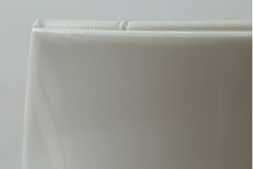 中古　展示品　超美品　Cassinaixc.(カッシーナイクスシー)　Philippe Starck(フィリップ・スタルク)　246　PASSION(パシオン)　本革　丸みのあるボディと華奢な脚のバランスが美しいアームチェア(ダイニングチェア、椅子、イス、レザー)(定価約21万円)(R-060986)