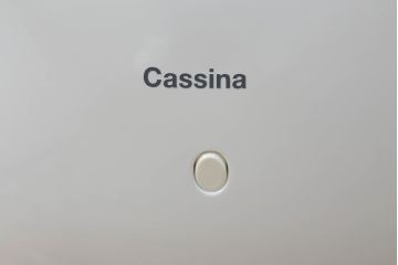 中古　展示品　超美品　Cassinaixc.(カッシーナイクスシー)　Philippe Starck(フィリップ・スタルク)　246　PASSION(パシオン)　本革　丸みのあるボディと華奢な脚のバランスが美しいアームチェア(ダイニングチェア、椅子、イス、レザー)(定価約21万円)(R-060986)