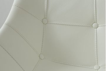中古　展示品　超美品　Cassinaixc.(カッシーナイクスシー)　Philippe Starck(フィリップ・スタルク)　246　PASSION(パシオン)　本革　丸みのあるボディと華奢な脚のバランスが美しいアームチェア(ダイニングチェア、椅子、イス、レザー)(定価約21万円)(R-060987)
