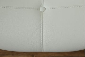 中古　展示品　超美品　Cassinaixc.(カッシーナイクスシー)　Philippe Starck(フィリップ・スタルク)　246　PASSION(パシオン)　本革　丸みのあるボディと華奢な脚のバランスが美しいアームチェア(ダイニングチェア、椅子、イス、レザー)(定価約21万円)(R-060987)