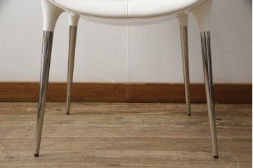 中古　展示品　超美品　Cassinaixc.(カッシーナイクスシー)　Philippe Starck(フィリップ・スタルク)　246　PASSION(パシオン)　本革　丸みのあるボディと華奢な脚のバランスが美しいアームチェア(ダイニングチェア、椅子、イス、レザー)(定価約21万円)(R-060988)