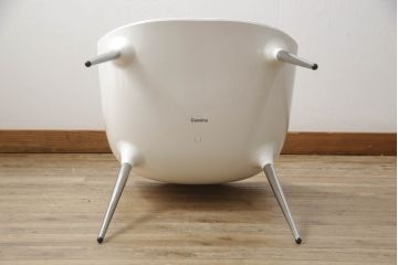 中古　展示品　超美品　Cassinaixc.(カッシーナイクスシー)　Philippe Starck(フィリップ・スタルク)　246　PASSION(パシオン)　本革　丸みのあるボディと華奢な脚のバランスが美しいアームチェア(ダイニングチェア、椅子、イス、レザー)(定価約21万円)(R-060988)