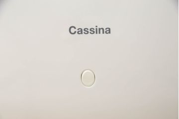 中古　展示品　超美品　Cassinaixc.(カッシーナイクスシー)　Philippe Starck(フィリップ・スタルク)　246　PASSION(パシオン)　本革　丸みのあるボディと華奢な脚のバランスが美しいアームチェア(ダイニングチェア、椅子、イス、レザー)(定価約21万円)(R-060988)