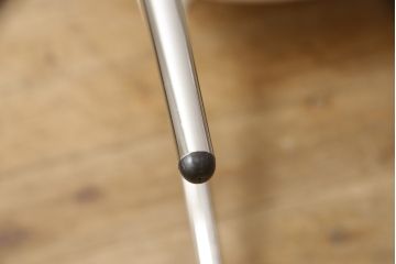 中古　展示品　超美品　Cassinaixc.(カッシーナイクスシー)　Philippe Starck(フィリップ・スタルク)　246　PASSION(パシオン)　本革　丸みのあるボディと華奢な脚のバランスが美しいアームチェア(ダイニングチェア、椅子、イス、レザー)(定価約21万円)(R-060988)