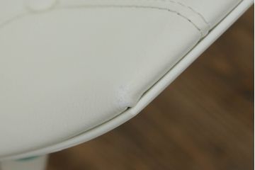 中古　展示品　超美品　Cassinaixc.(カッシーナイクスシー)　Philippe Starck(フィリップ・スタルク)　246　PASSION(パシオン)　本革　丸みのあるボディと華奢な脚のバランスが美しいアームチェア(ダイニングチェア、椅子、イス、レザー)(定価約21万円)(R-060989)