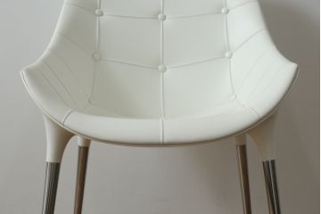 中古　展示品　超美品　Cassinaixc.(カッシーナイクスシー)　Philippe Starck(フィリップ・スタルク)　246　PASSION(パシオン)　本革　丸みのあるボディと華奢な脚のバランスが美しいアームチェア(ダイニングチェア、椅子、イス、レザー)(定価約21万円)(R-060989)