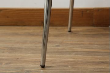 中古　展示品　超美品　Cassinaixc.(カッシーナイクスシー)　Philippe Starck(フィリップ・スタルク)　246　PASSION(パシオン)　本革　丸みのあるボディと華奢な脚のバランスが美しいアームチェア(ダイニングチェア、椅子、イス、レザー)(定価約21万円)(R-060989)