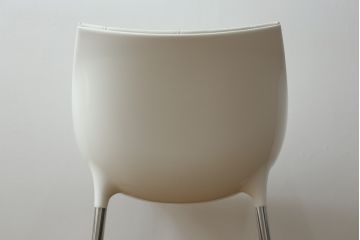 中古　展示品　超美品　Cassinaixc.(カッシーナイクスシー)　Philippe Starck(フィリップ・スタルク)　246　PASSION(パシオン)　本革　丸みのあるボディと華奢な脚のバランスが美しいアームチェア(ダイニングチェア、椅子、イス、レザー)(定価約21万円)(R-060989)