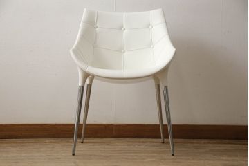中古　展示品　超美品　Cassinaixc.(カッシーナイクスシー)　Philippe Starck(フィリップ・スタルク)　246　PASSION(パシオン)　本革　丸みのあるボディと華奢な脚のバランスが美しいアームチェア(ダイニングチェア、椅子、イス、レザー)(定価約21万円)(R-060990)